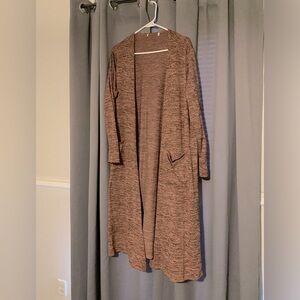 Lularoe SMALL Sarah long sweater with pockets, salmon and black pattern.